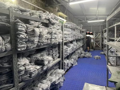广东警方查获万余件 名牌 服,每件进货价只要20余元